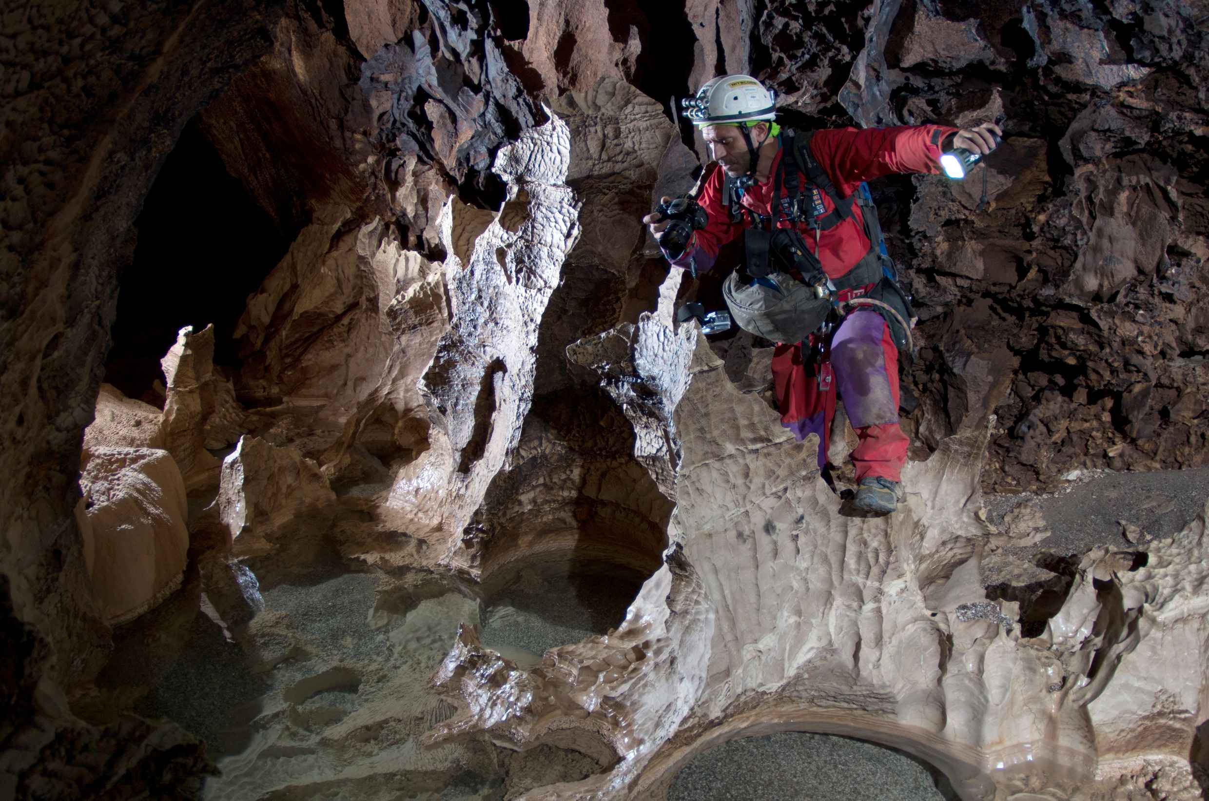 Sirio working inside cave